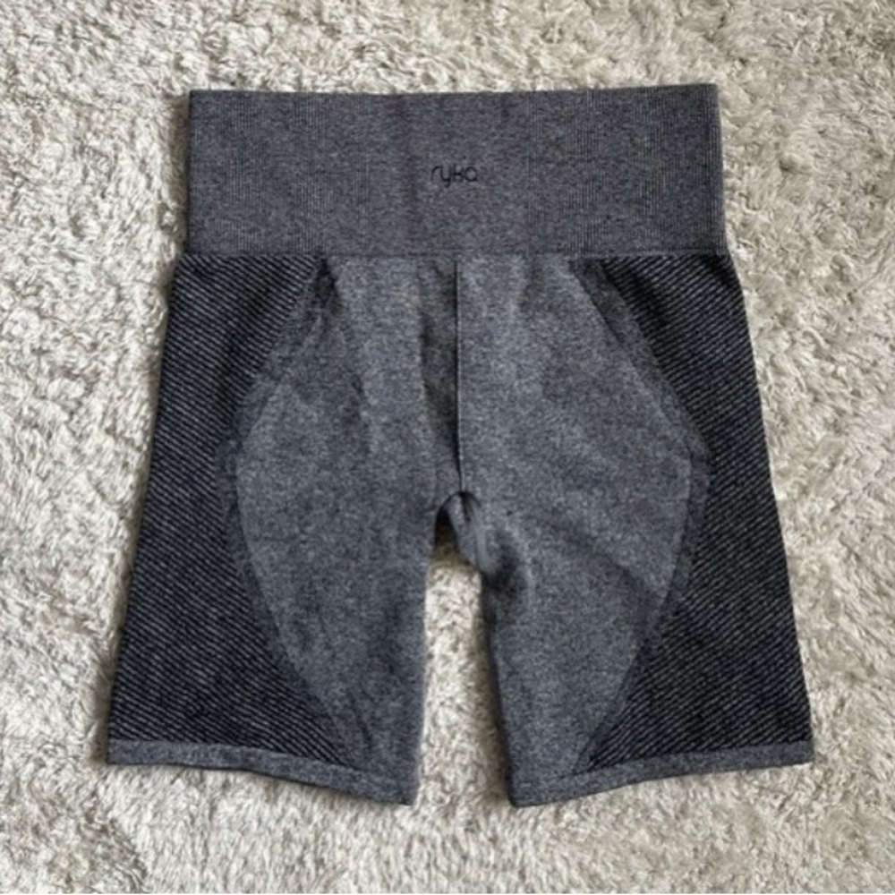 Shorts+ Top - Picture 6 of 6